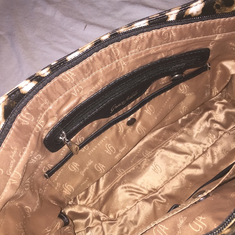 Leopard Print Tote With Zippered Back Pocket - image 6